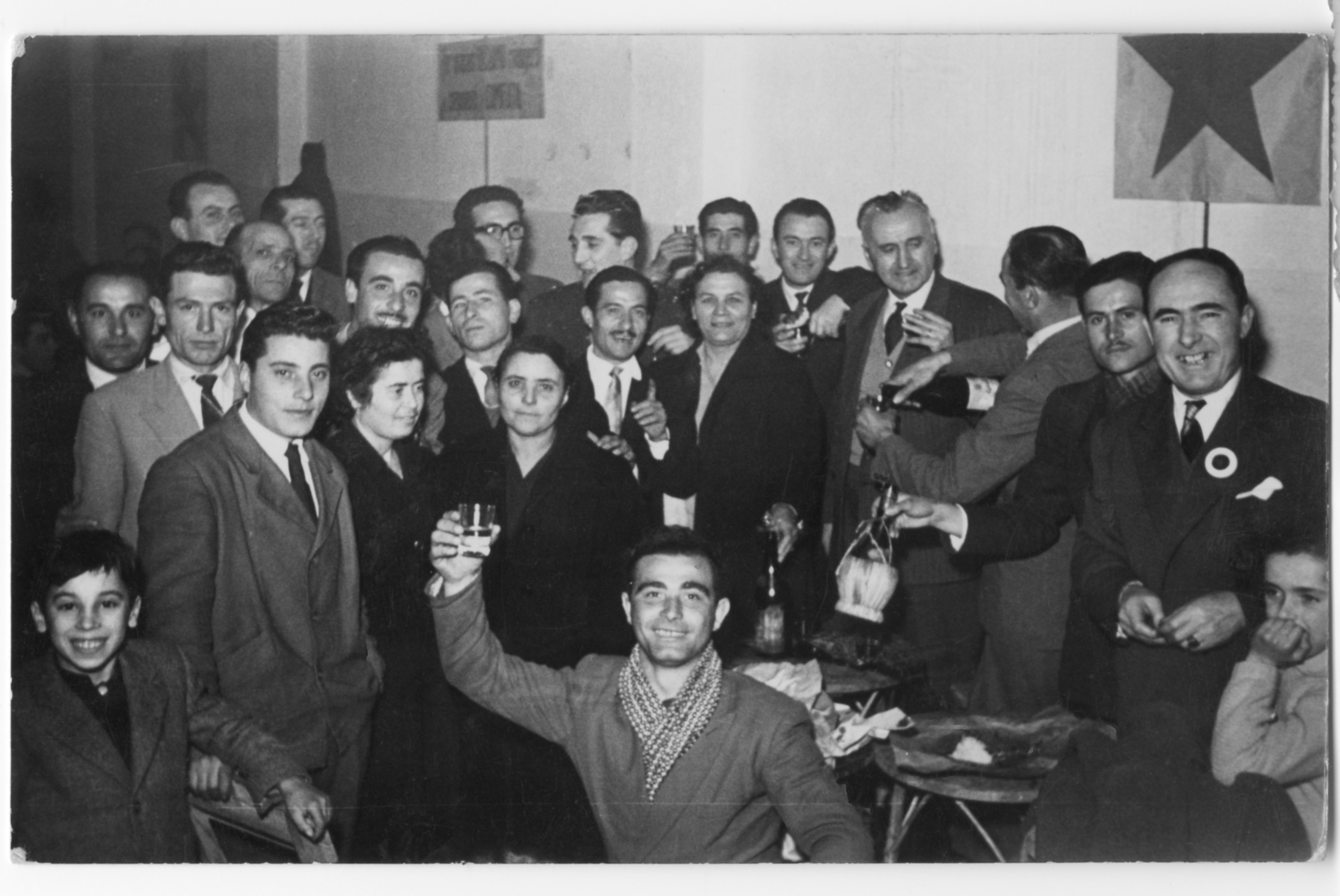 1954 ca. Cattolica. Festa della Stella Rossa. 5. da destra Giuseppe Ricci. Al centro in alto Mario Soldati. Alla sua sin. Francesco Alici (con gli occhiali)
