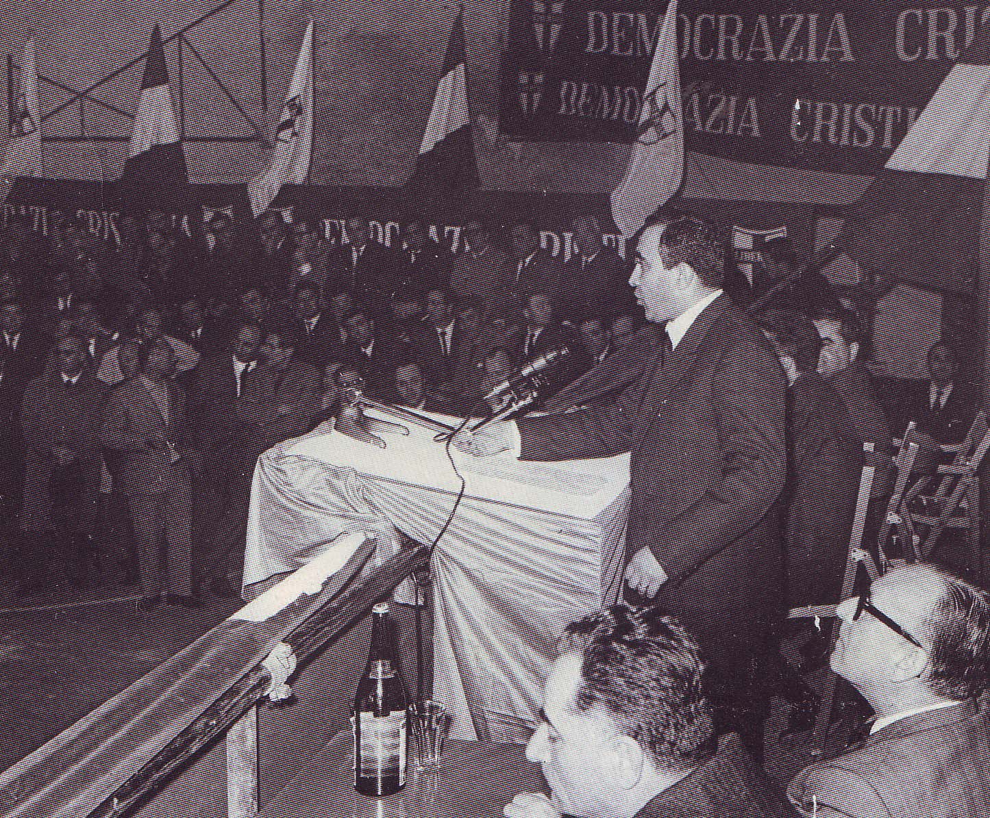 1965. Rimini. Giuseppe Gemmani al microfono ad un comizio della DC
