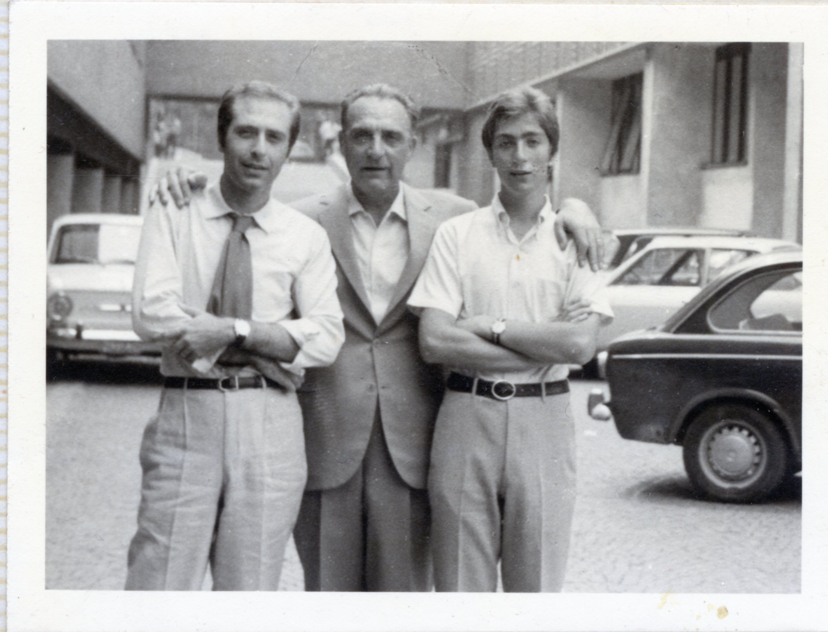 24 luglio 1969. Milano. In occasione della Laurea in Architettura di Annio Maria Matteini. Da destra Ennio, il padre Nevio, il fratello Annio