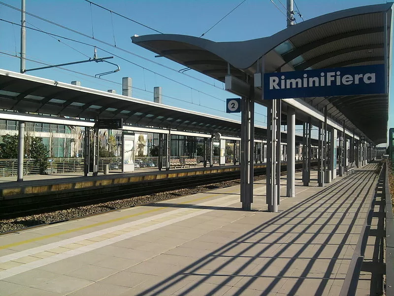 800px-Stazione_di_Rimini_Fiera_(railway_station)