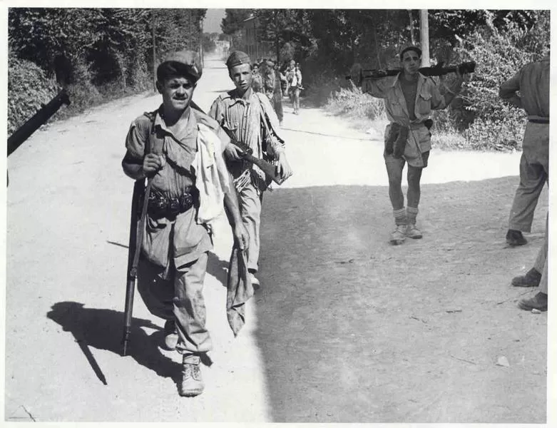 Partigiani della Brigata Maiella entrano a Pesaro dopo aver sfondato la LInea Gotica il 2 settembre 1944 assie ai Polacchi e gli Inglesi